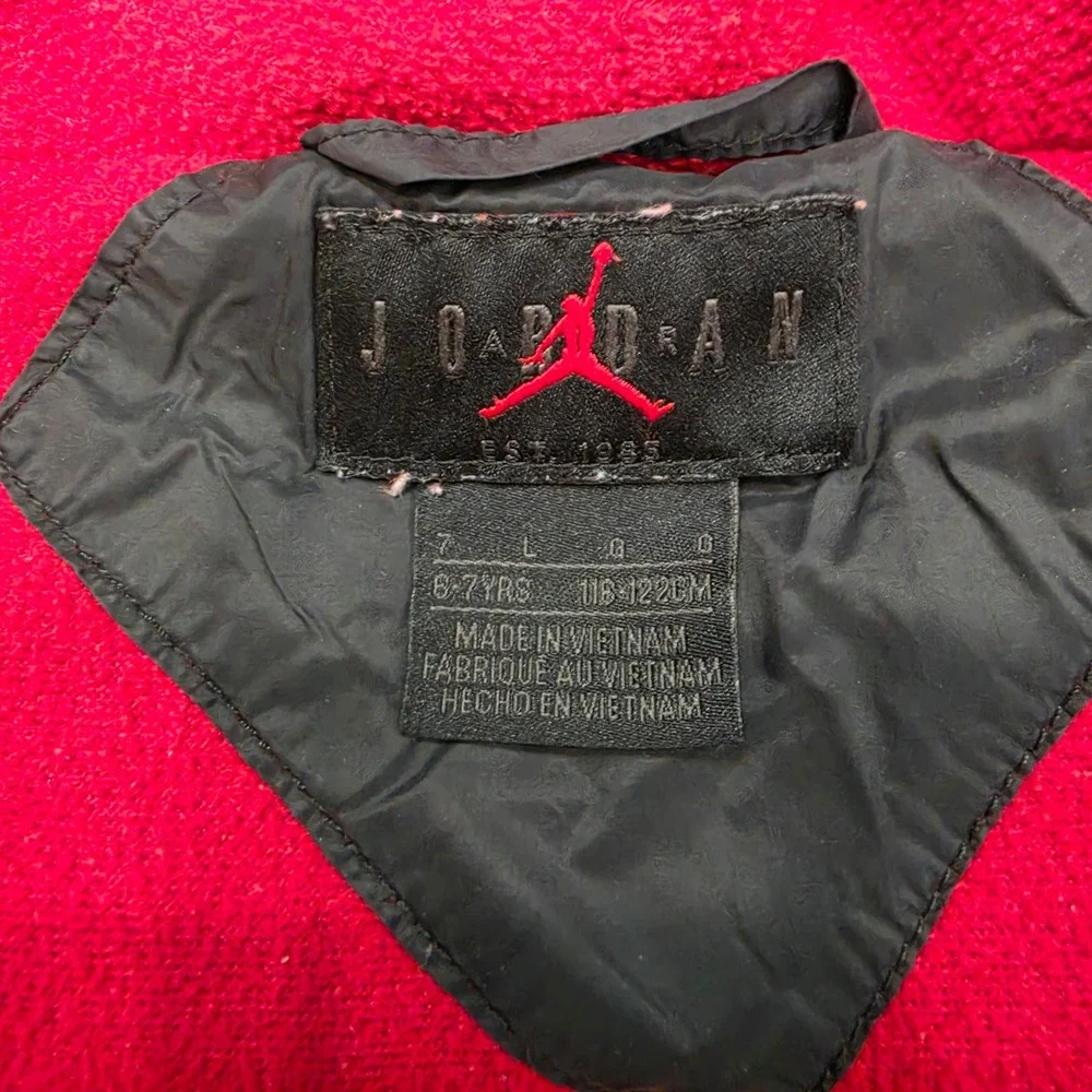 Jordan Boys Puffer Vest Hoodie Jacket Black White Red Jumpman size 6-7 YRS kids